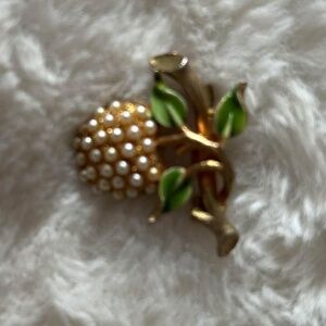 Vintage JJ Jonette Apple Brooch – Faux Pearls & Enamel Leaves